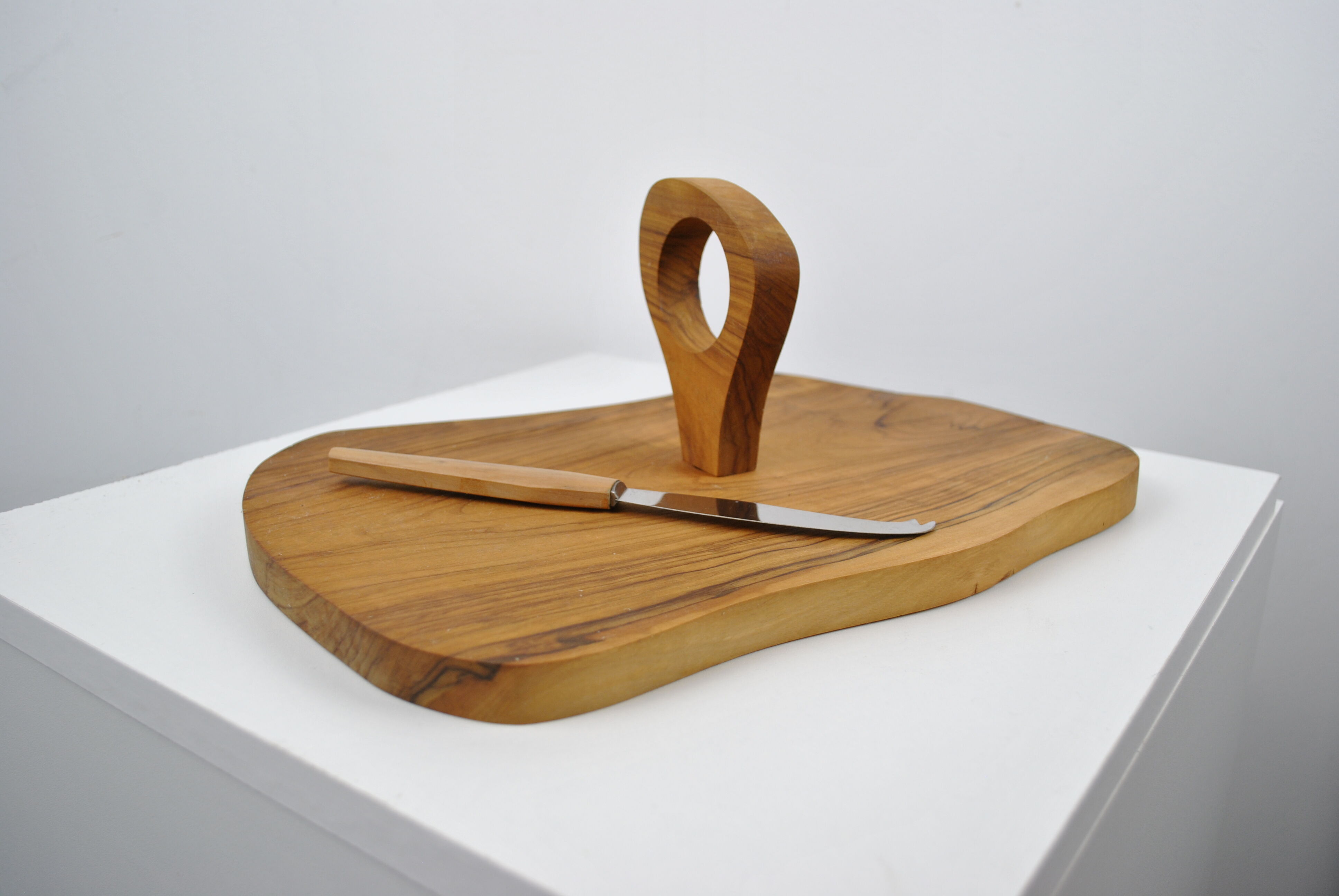 Walnut cheese platter 1970