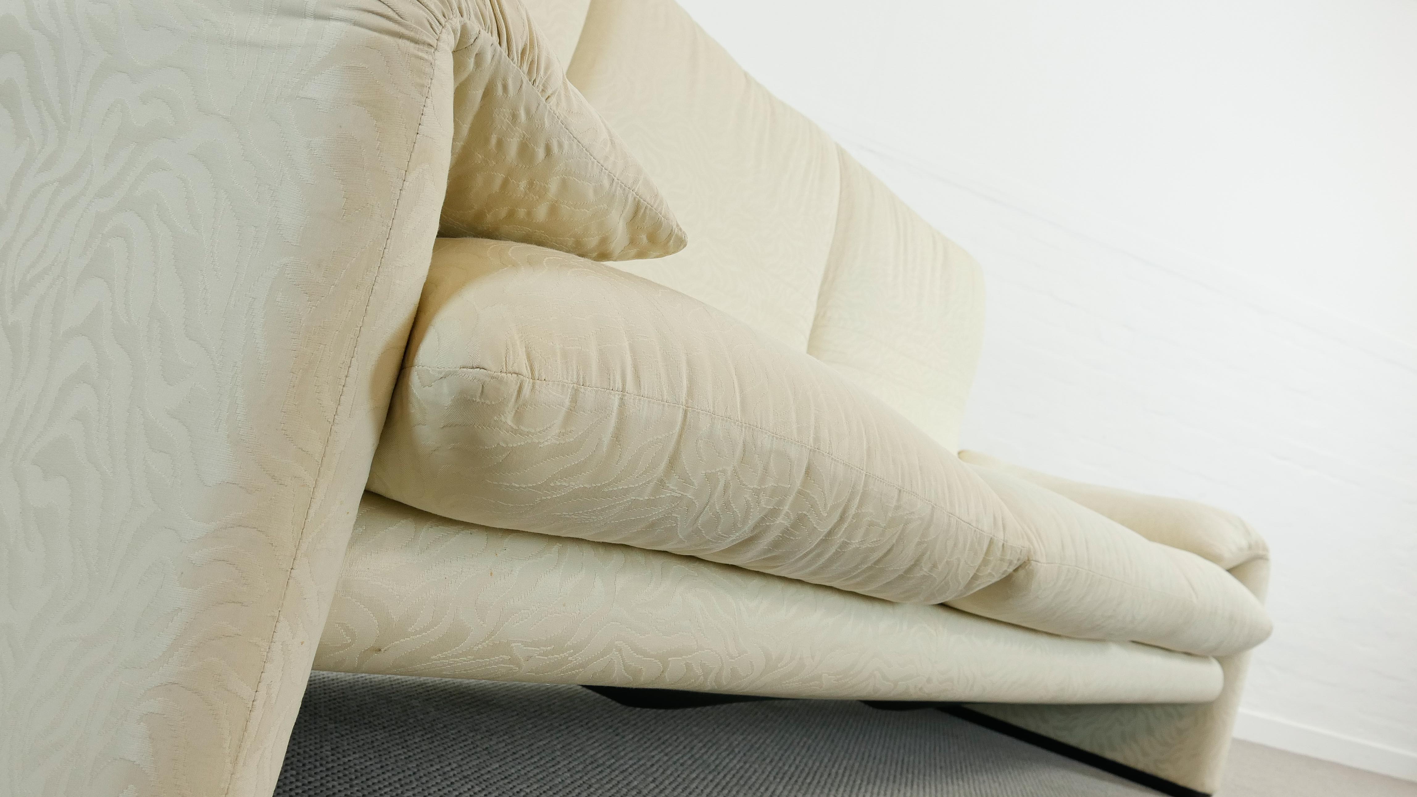 Maralunga 3-seat Sofa with Footrest in offwhite by Vico Magistretti for Cassina, Italy
