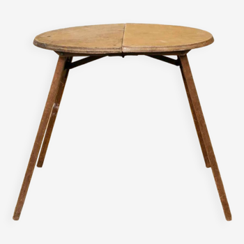 Foldable wooden stool