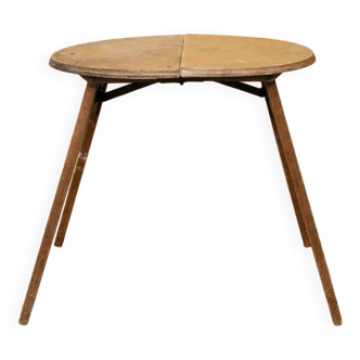 Foldable wooden stool