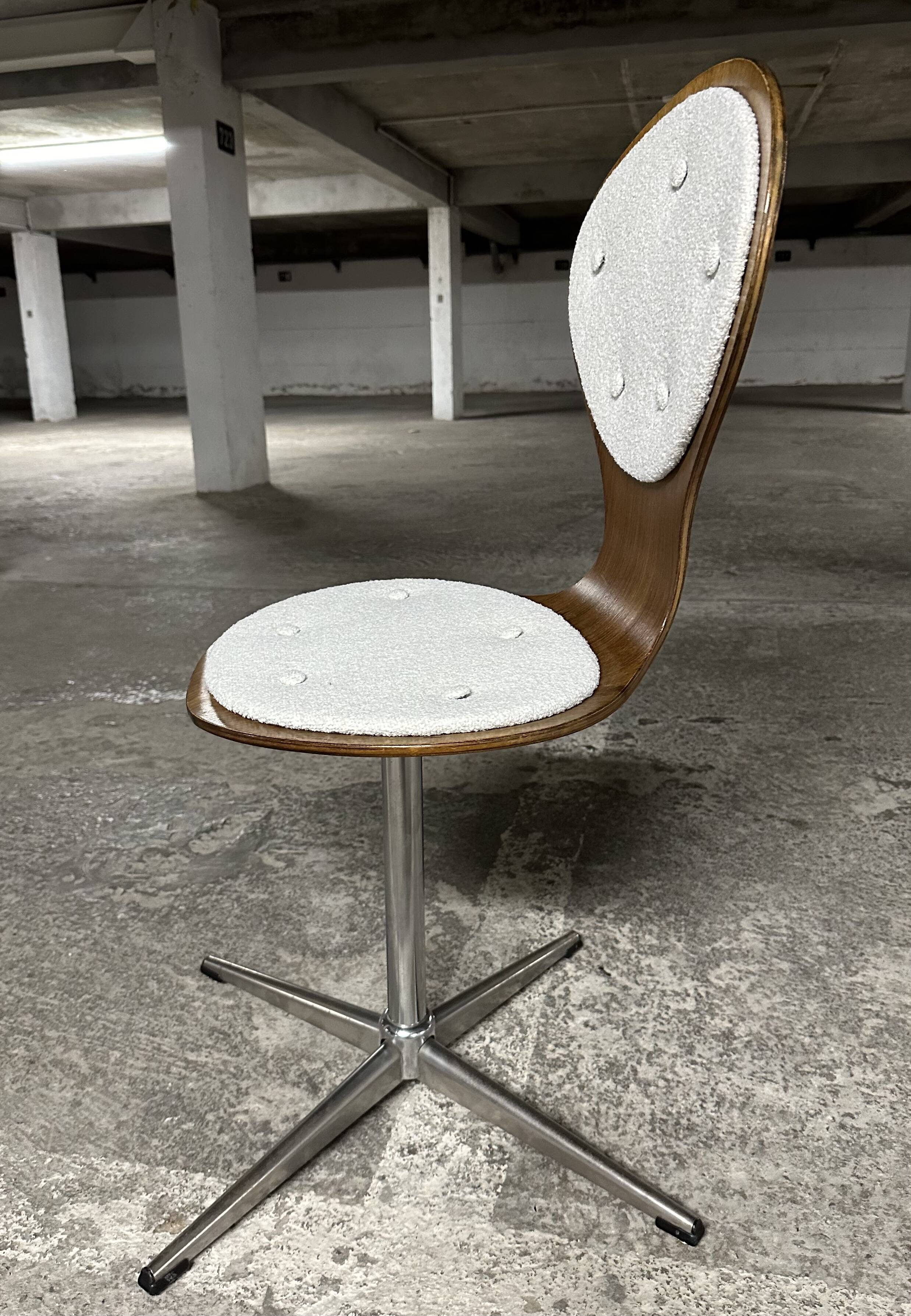 Suite de 4 chaises vintage bois cintré et palissandre. Allemagne, années 60