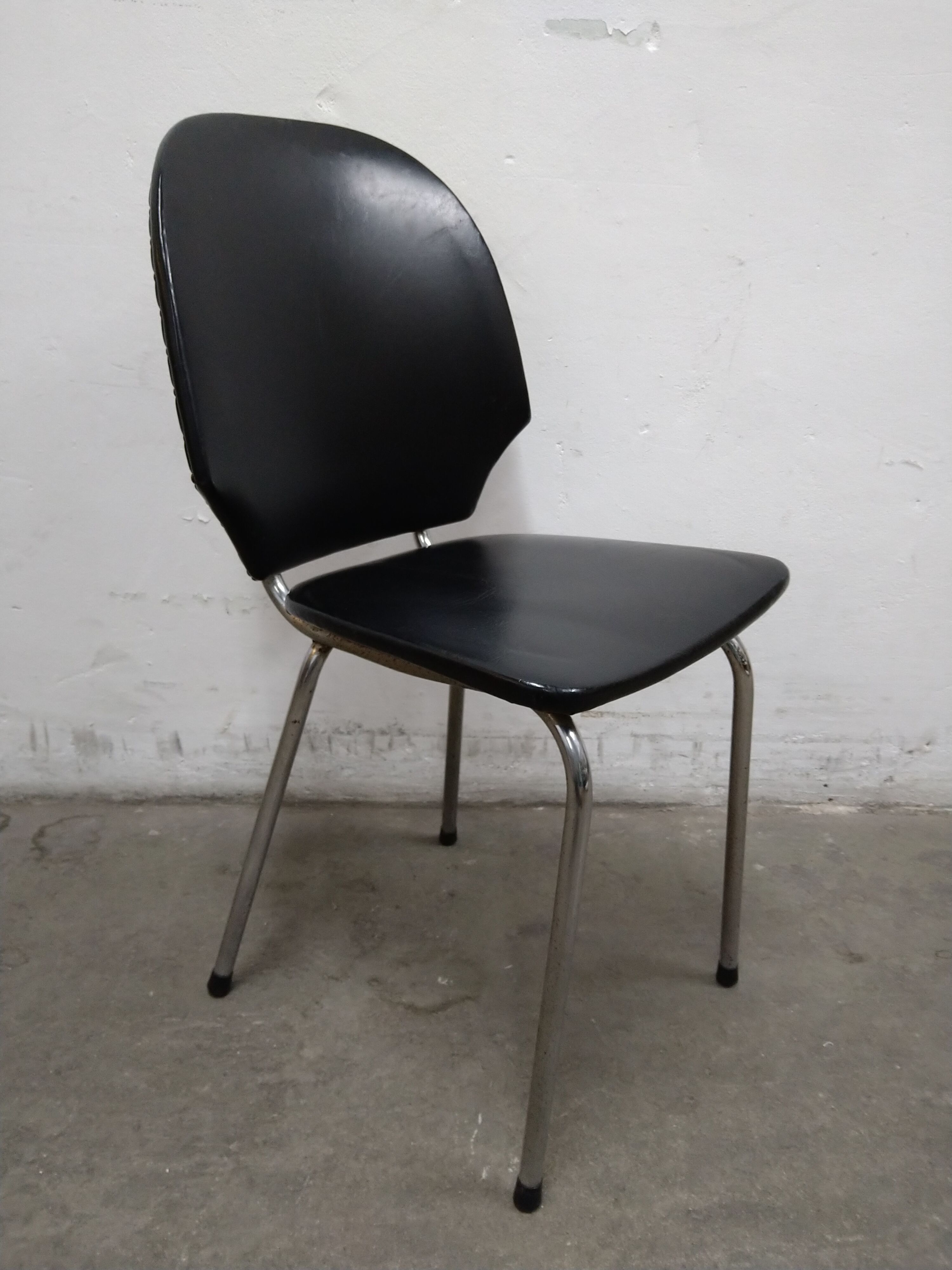 4 dining table chairs