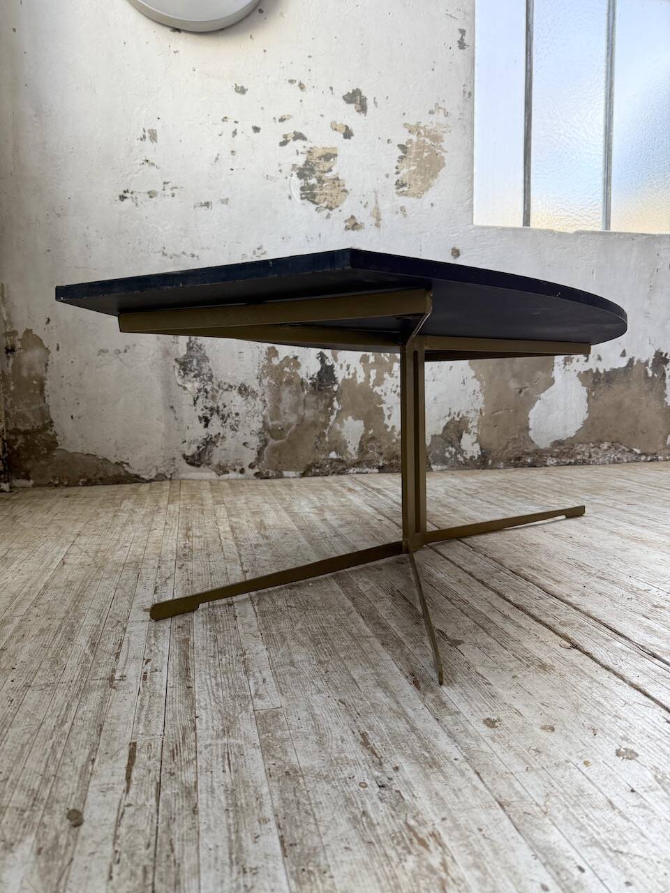 90s coffee table with Agate stone effect.