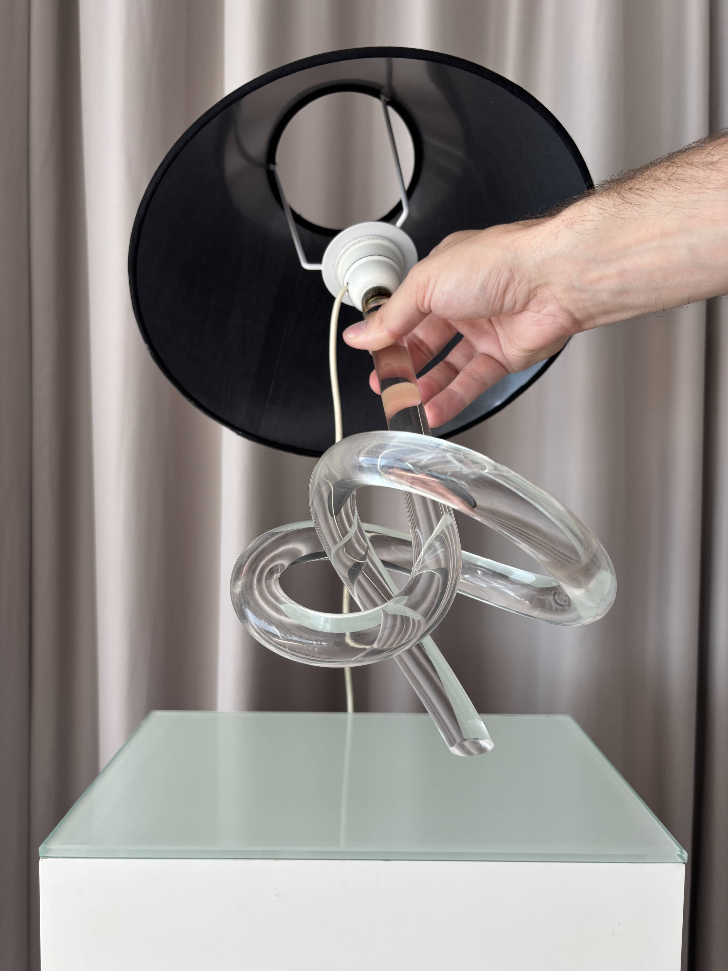 1970s Lucite Knot Table Lamp Attributed to Elaine Bscheider for Dorothy Tho