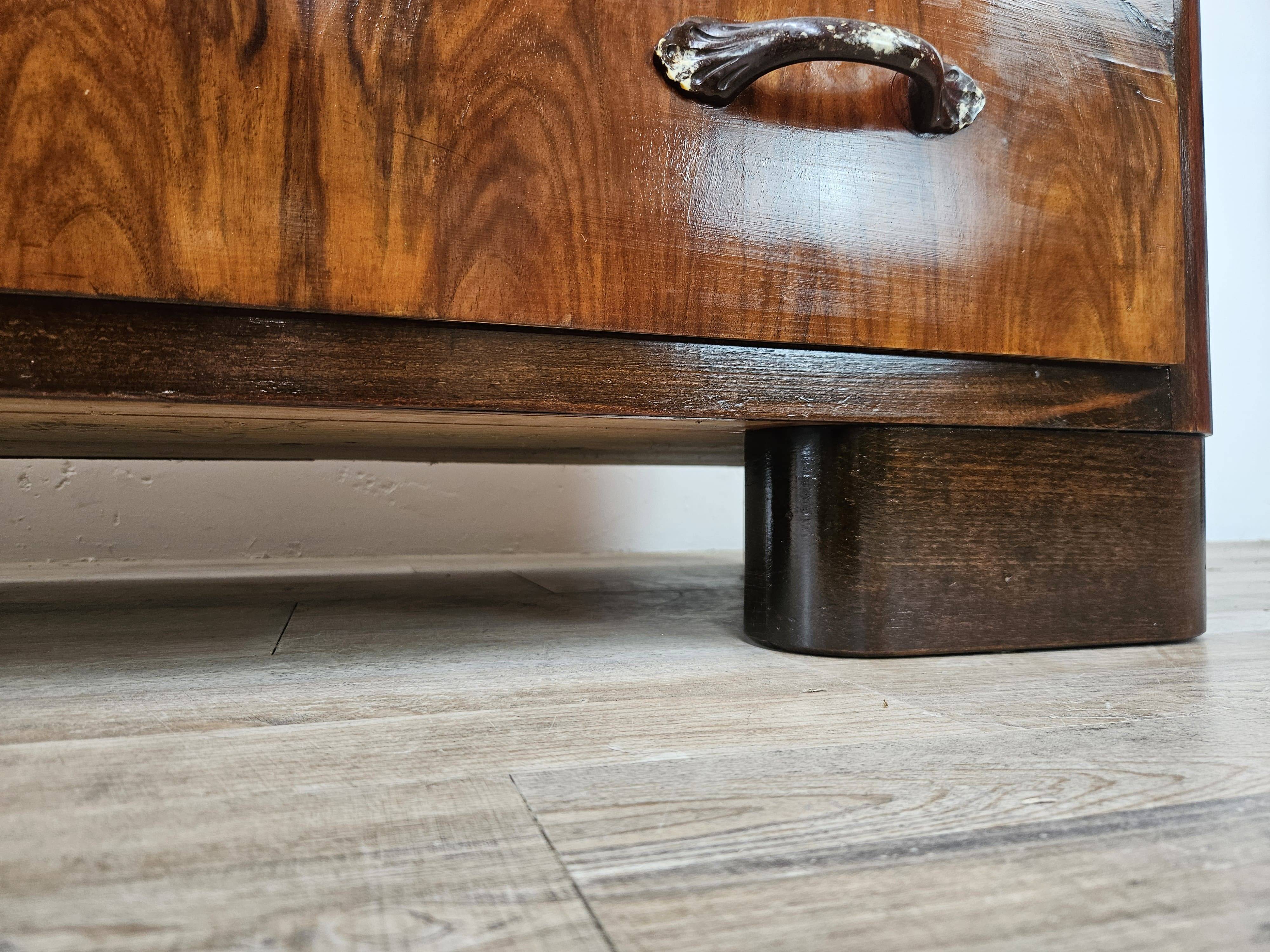 Art Decò chest of drawers from the 1940s in mahogany and briar