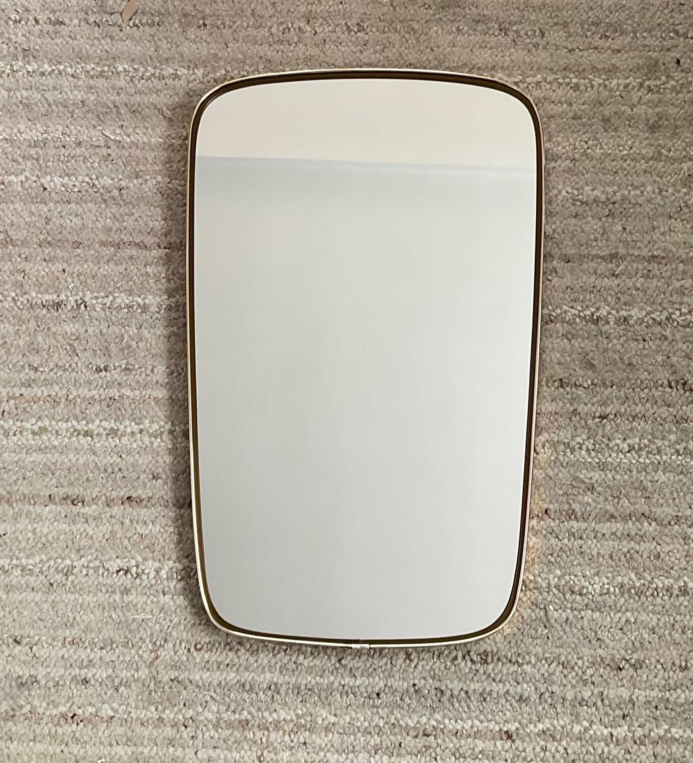 Asymmetrical free-form mirror from the 60s-70s