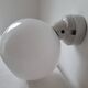 Duo d'appliques en opaline et porcelaine