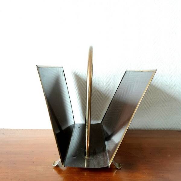 English magazine rack in embossed brass 1960