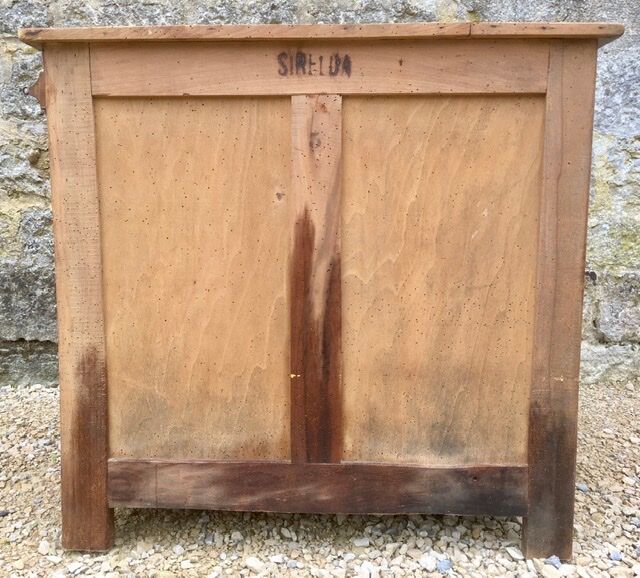 Small Parisian buffet sliding doors