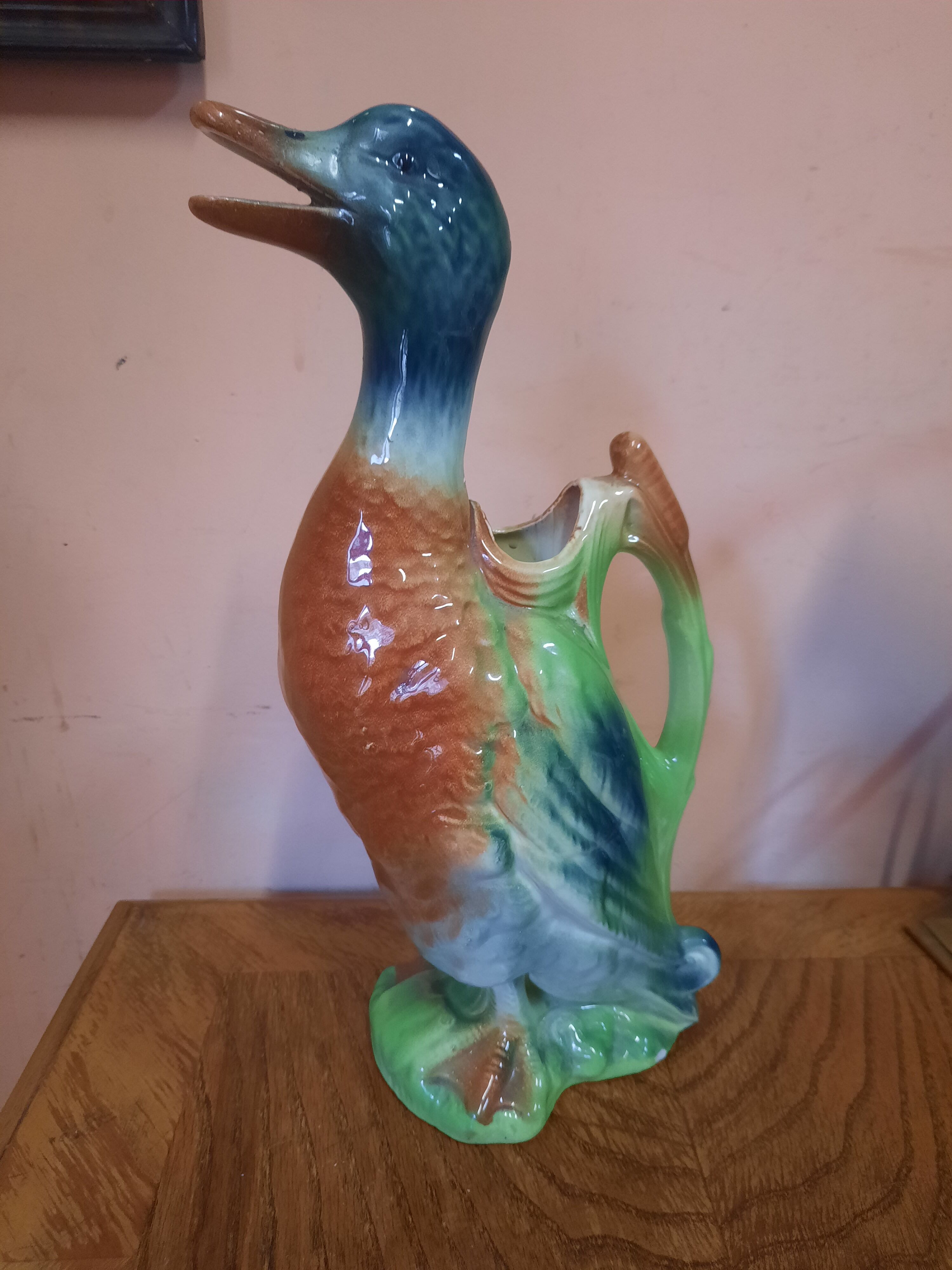 Duck-shaped pitcher