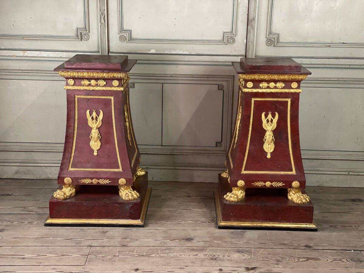 Pair of plaster bases imitating porphyry and gilded bronze circa 1980.