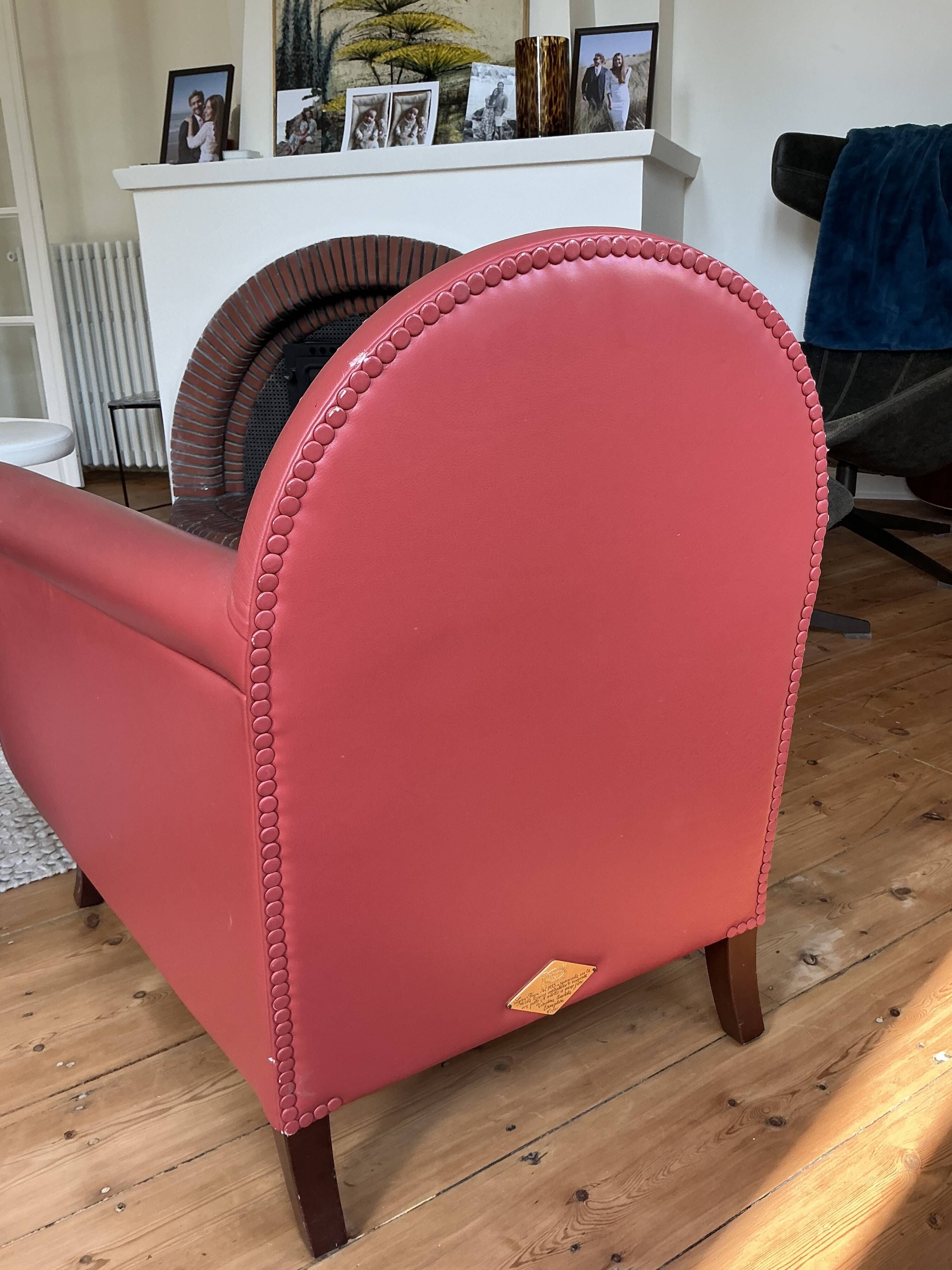Pair of Lyra armchairs – Renzo Frau for Poltrona Frau – burgundy leather