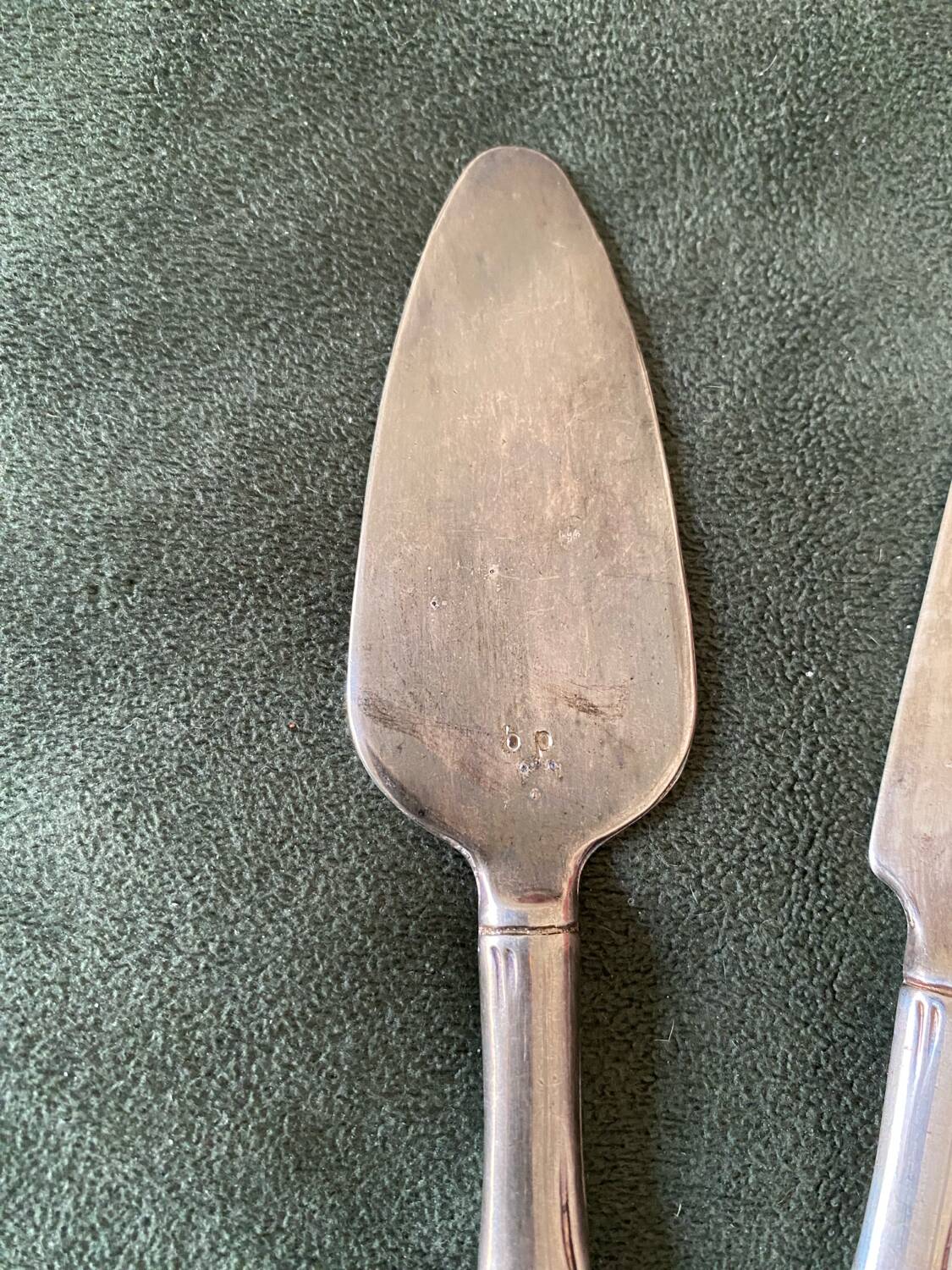 Cheese cutlery with silver-plated bamboo handle.