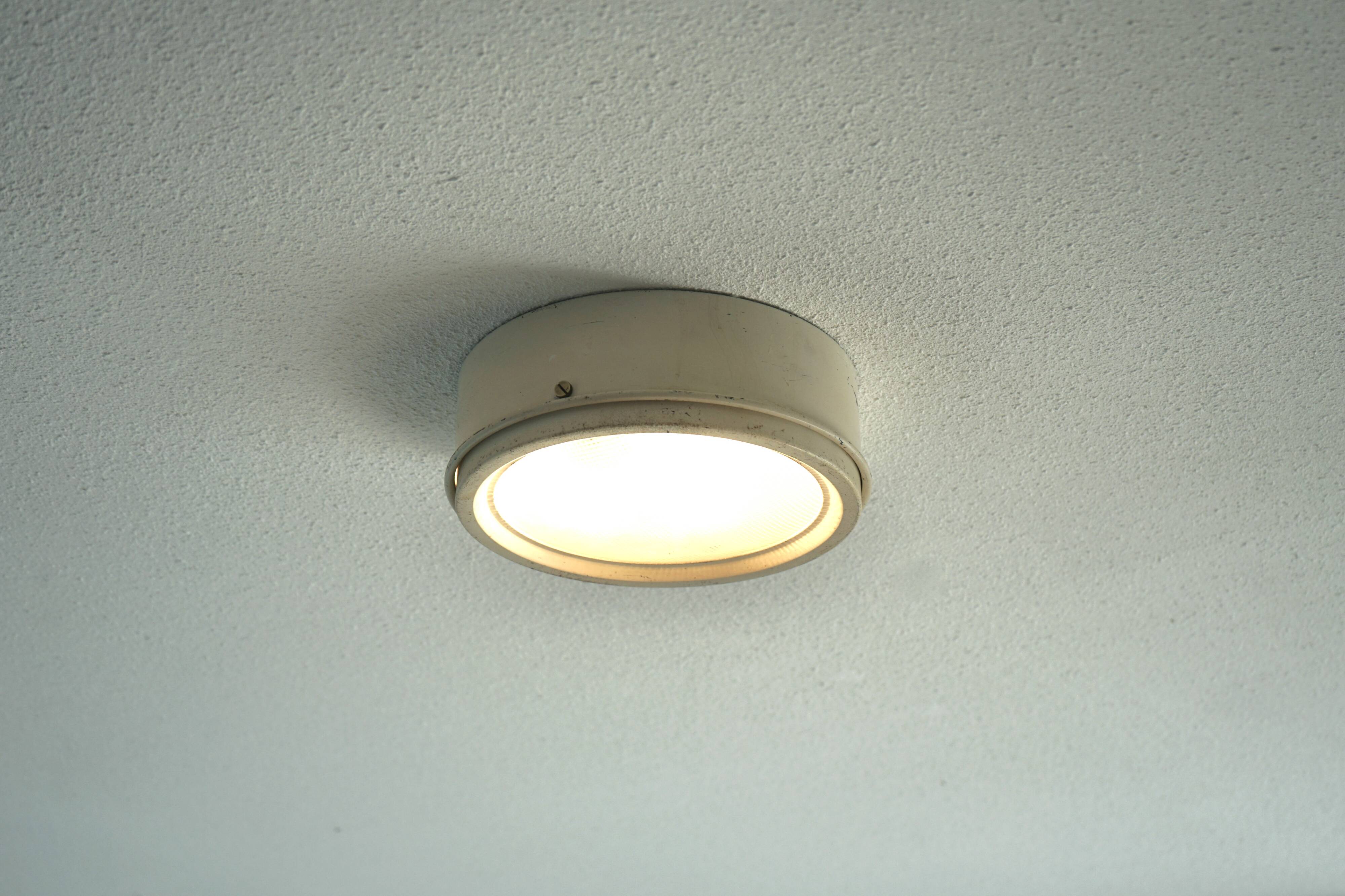 Vintage Italian ceiling lamp model 3055 by Gino Sarfatti for Arteluce, 1962.