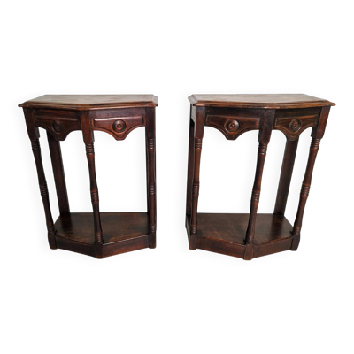 Paire de tables d'appoint en chêne sculpté des années 1920 anglaises