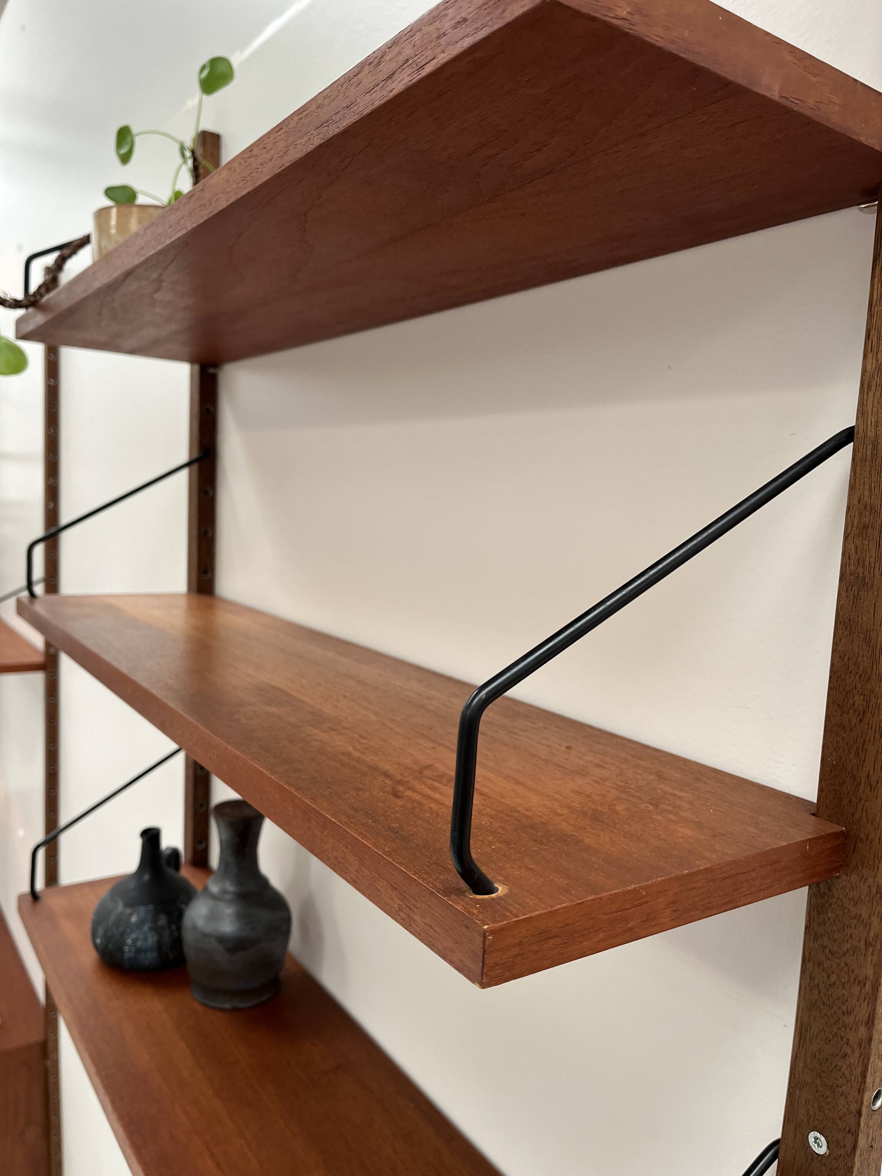 Meuble mural par P. Cadobvius