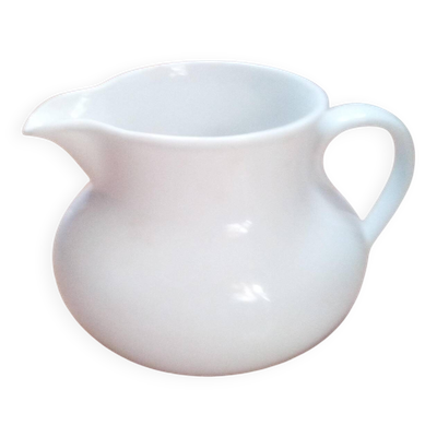 Pichet en faience blanche en très bon état 20ème siècle