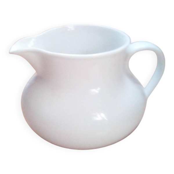 Pichet en faience blanche en très bon état 20ème siècle