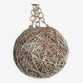 Globe suspension in string and wicker