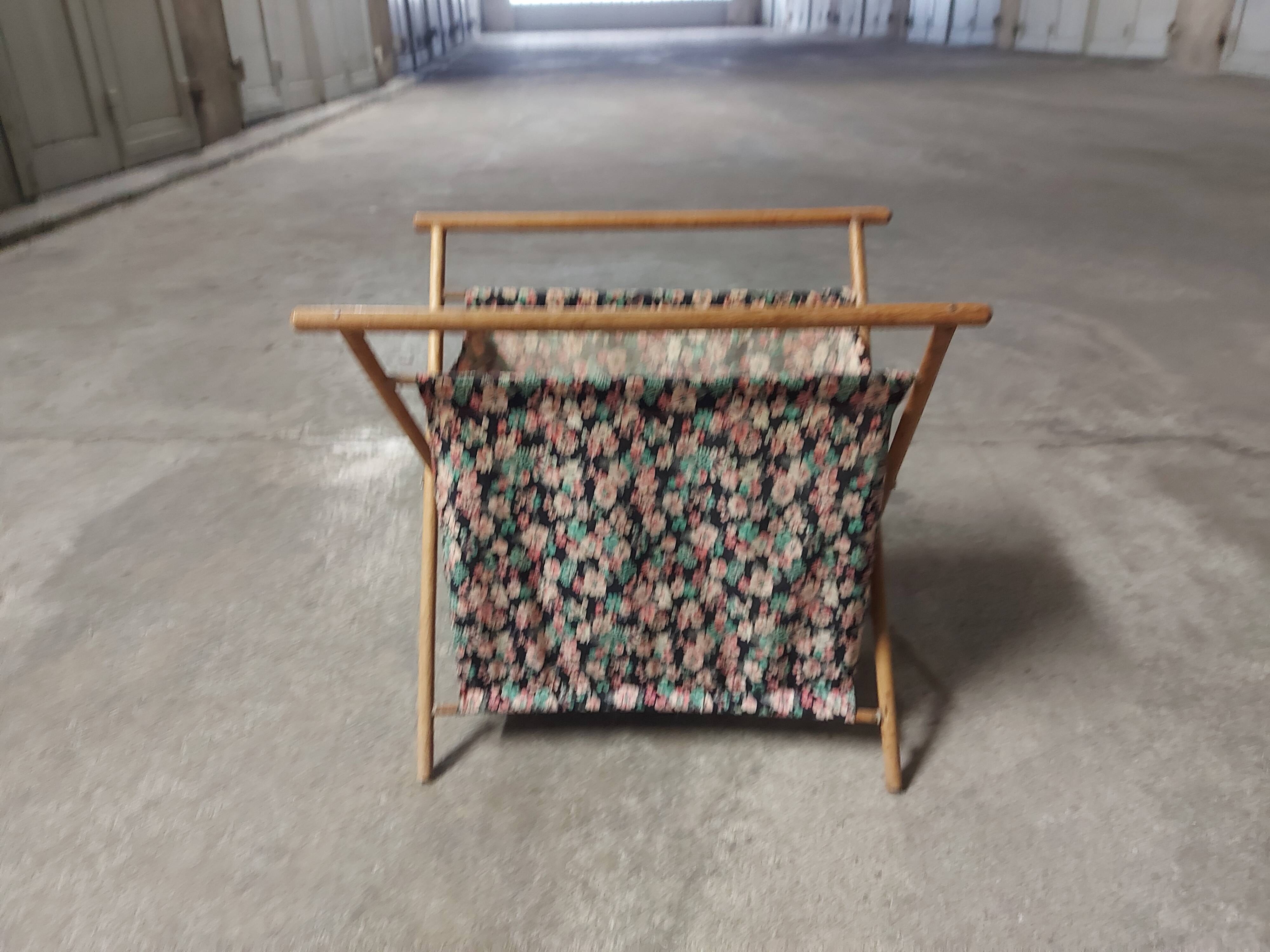 Book holder, ball of wool, vintage