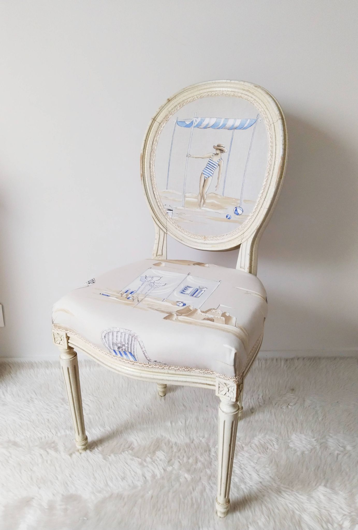 Louis XVI upholstered medallion chair, beige cracked patina, sea fabric