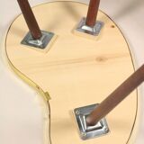 Petite table d'appoint, forme rein, rayures rose-taupe, 3 pieds élégants, style années 50
