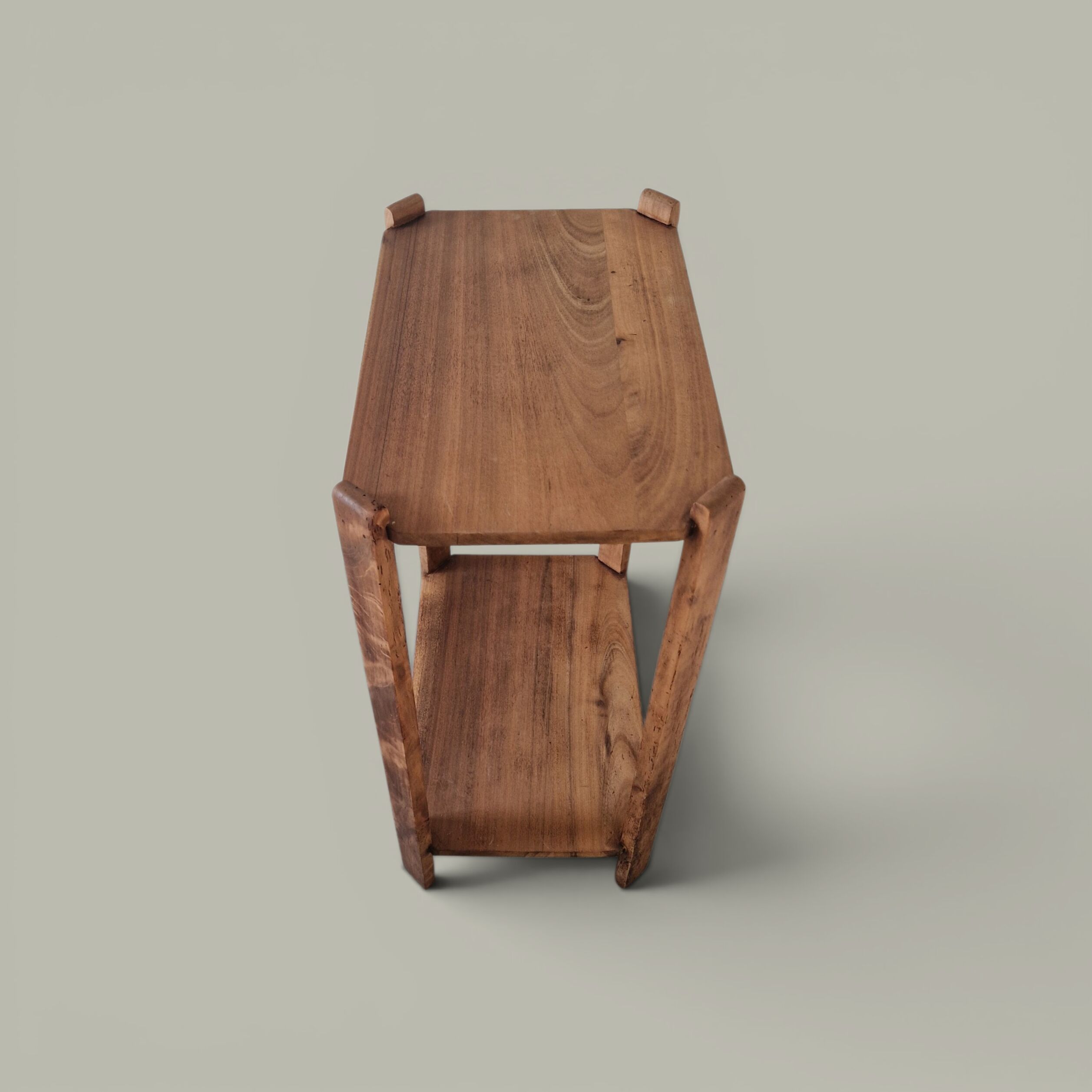 Table d’appoint sculpturale en bois massif – Ligne minimaliste - 1940