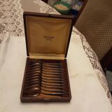 12 silver plated art nouveau teaspoons in their case