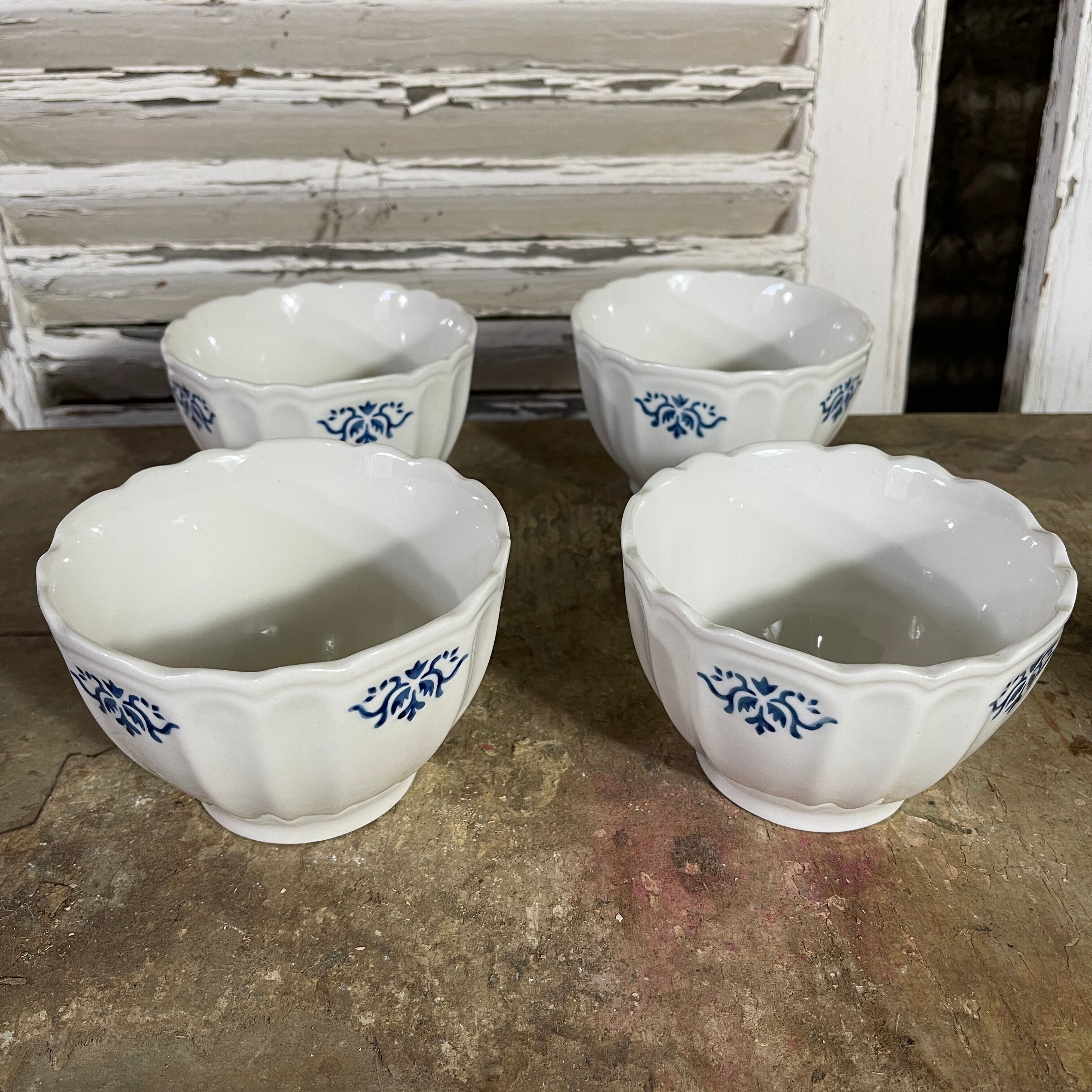 Set of 4 vintage bowls