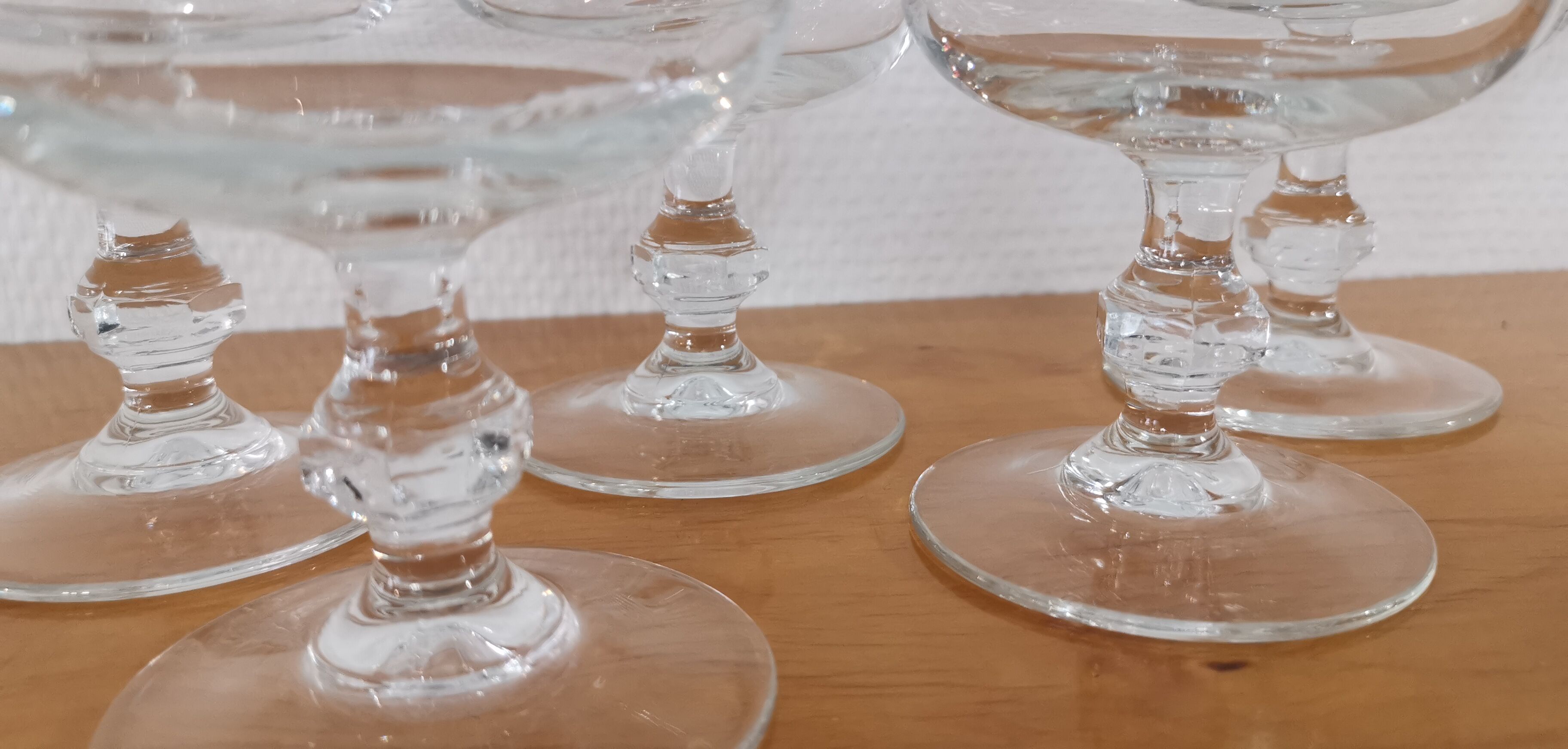 Set of 5 water glasses on feet, grape decoration and Luminarc vine shoot
