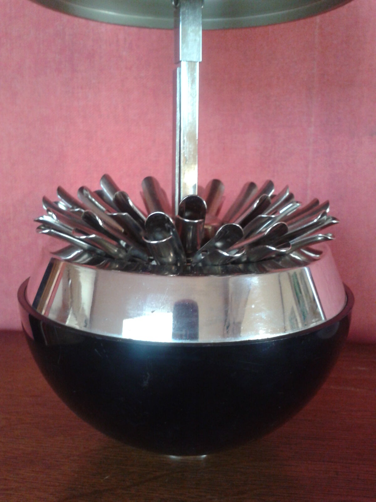 Cigarette display ball