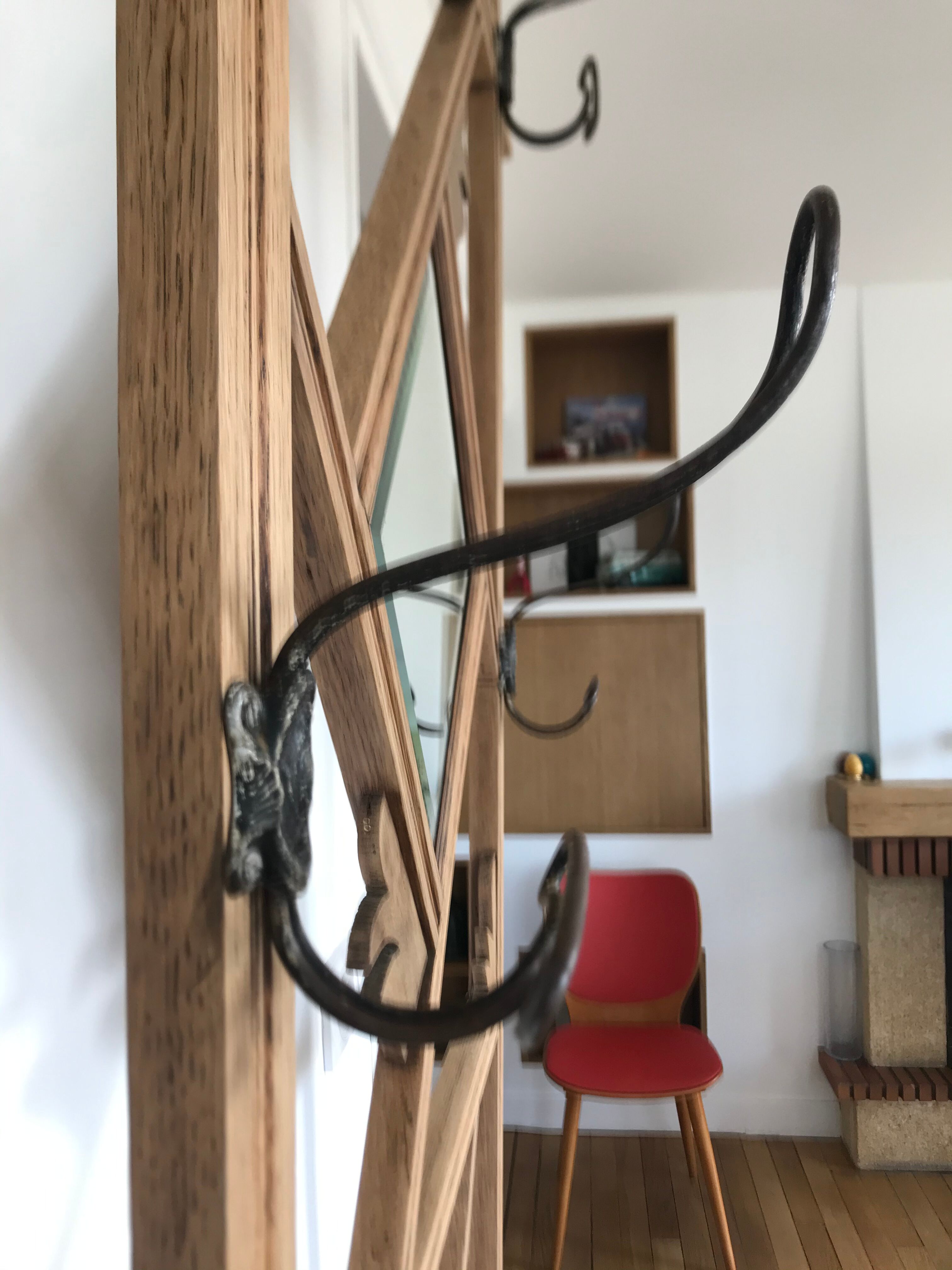 Coat-of-the-table wardrobe