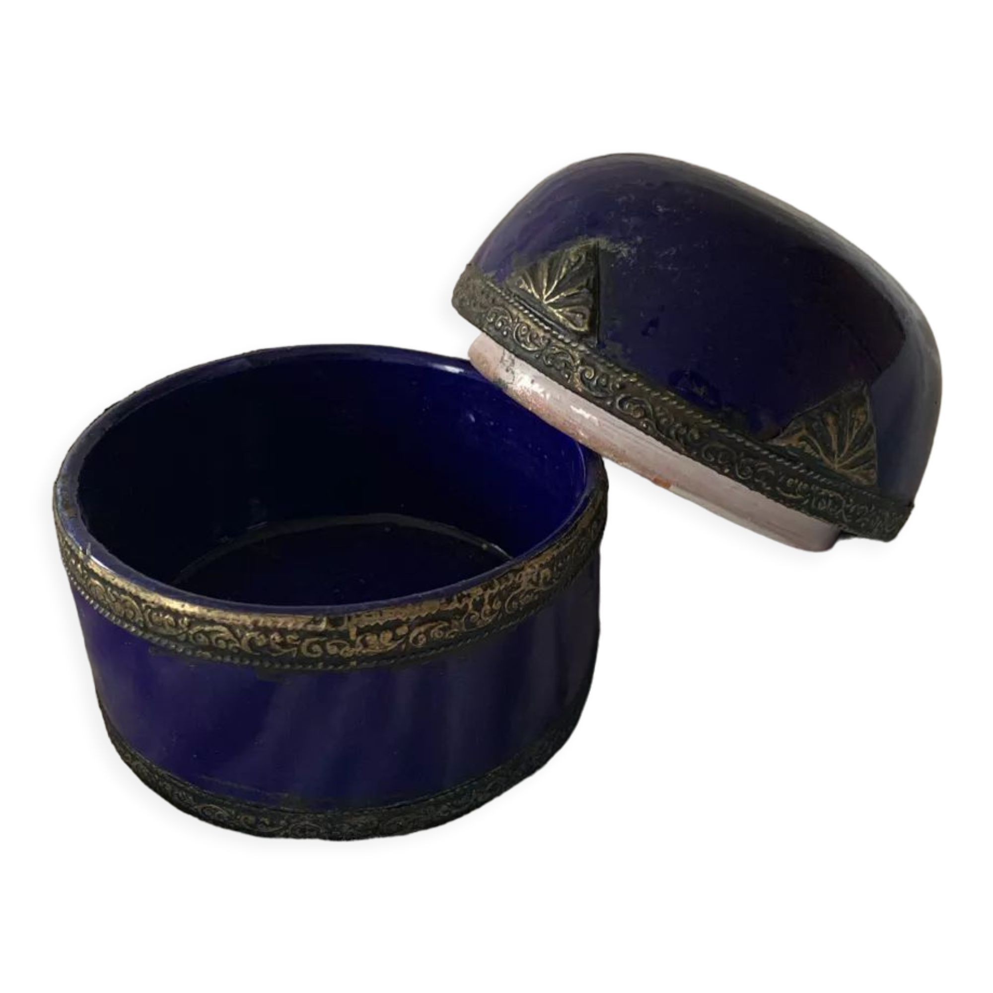 Ceramic pot and bronze blue flower old