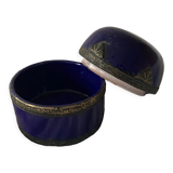 Ceramic pot and bronze blue flower old