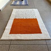 Handmade pure wool rug, size 150 x 250 cm.