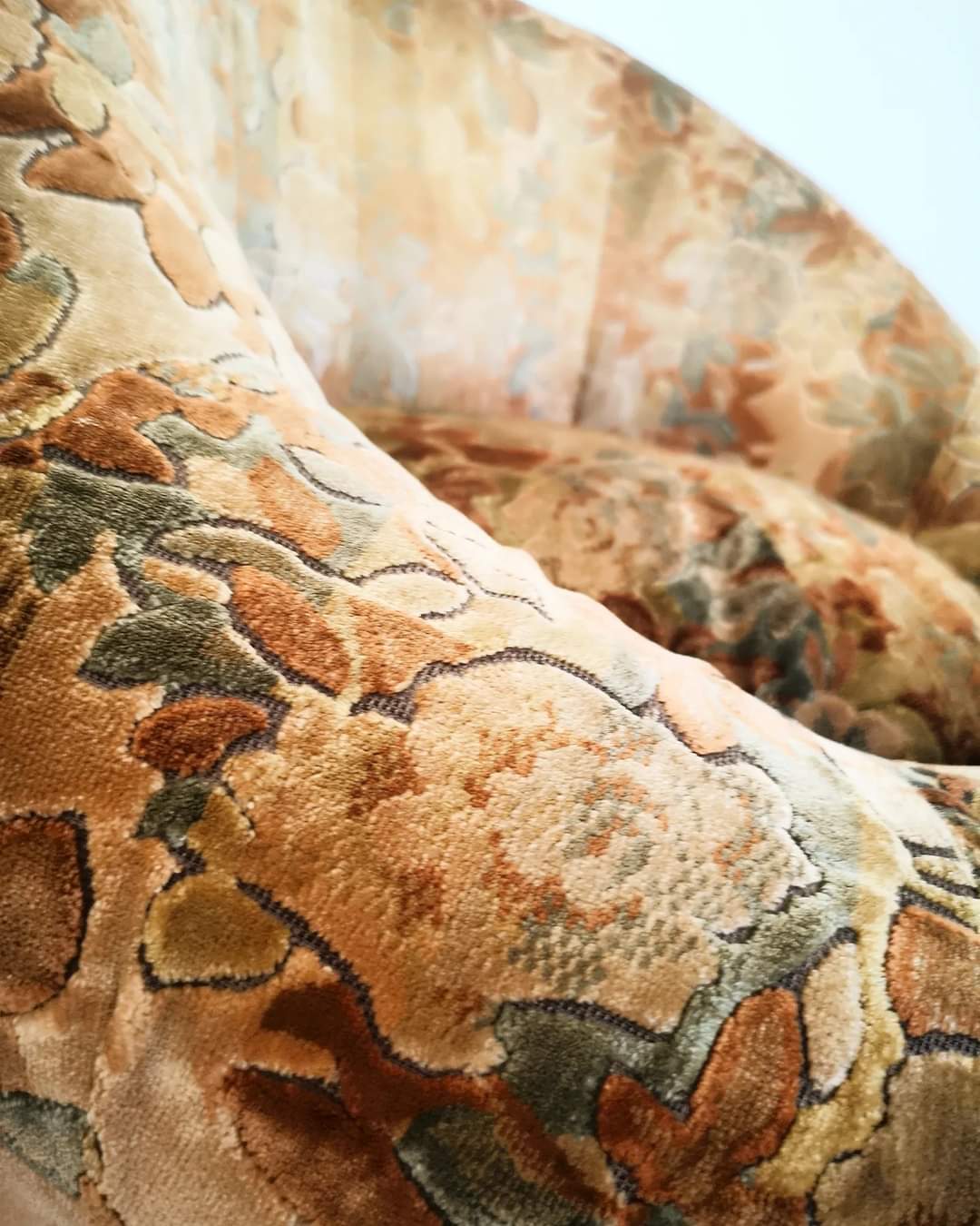 Pair of rounded armchairs in floral velvet