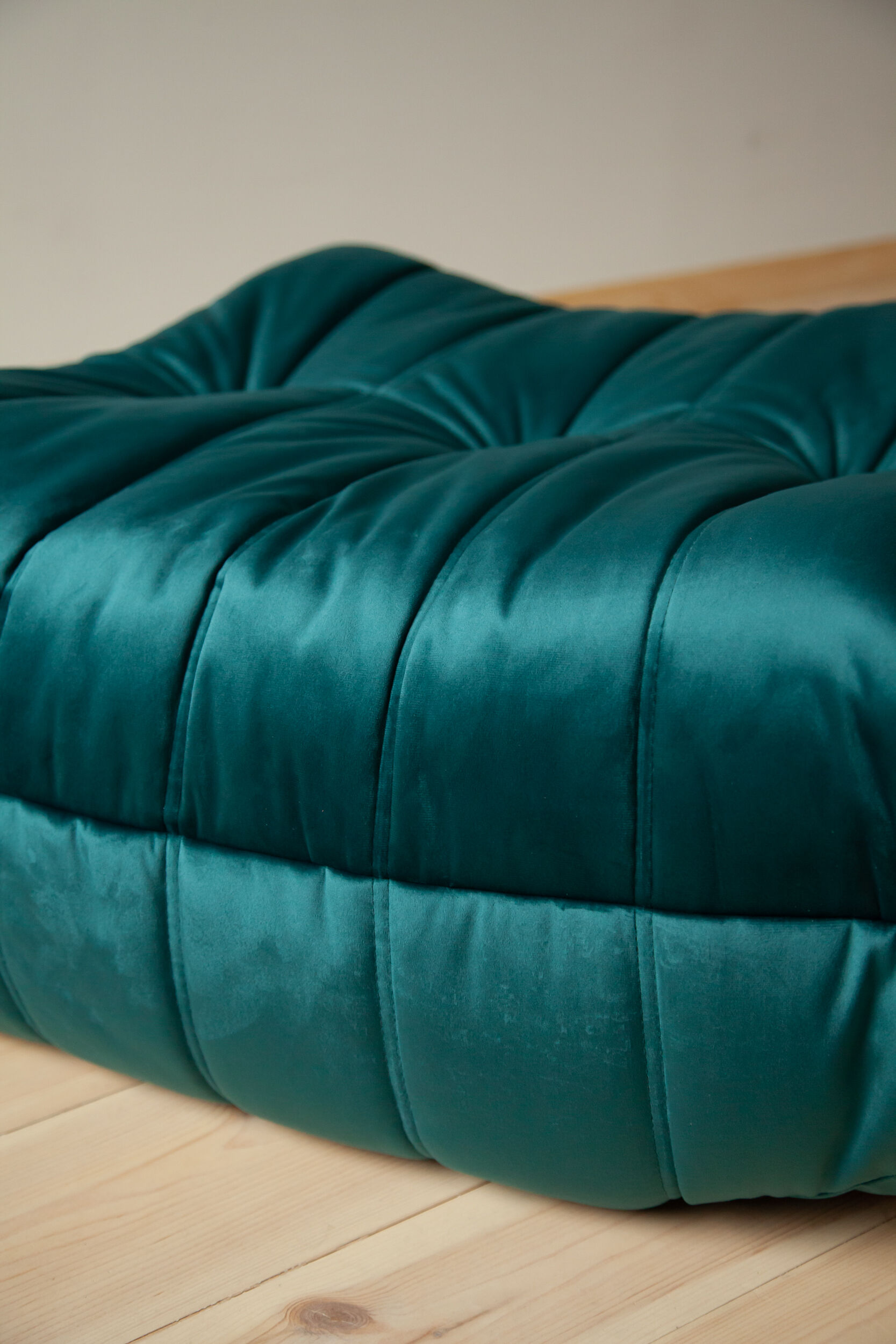 Chauffeuse et ottoman Togo modèle dessiné par Michel Ducaroy 1973