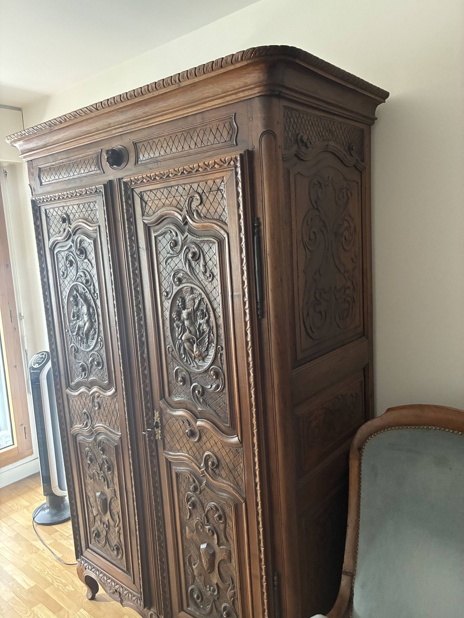 Armoire décorée