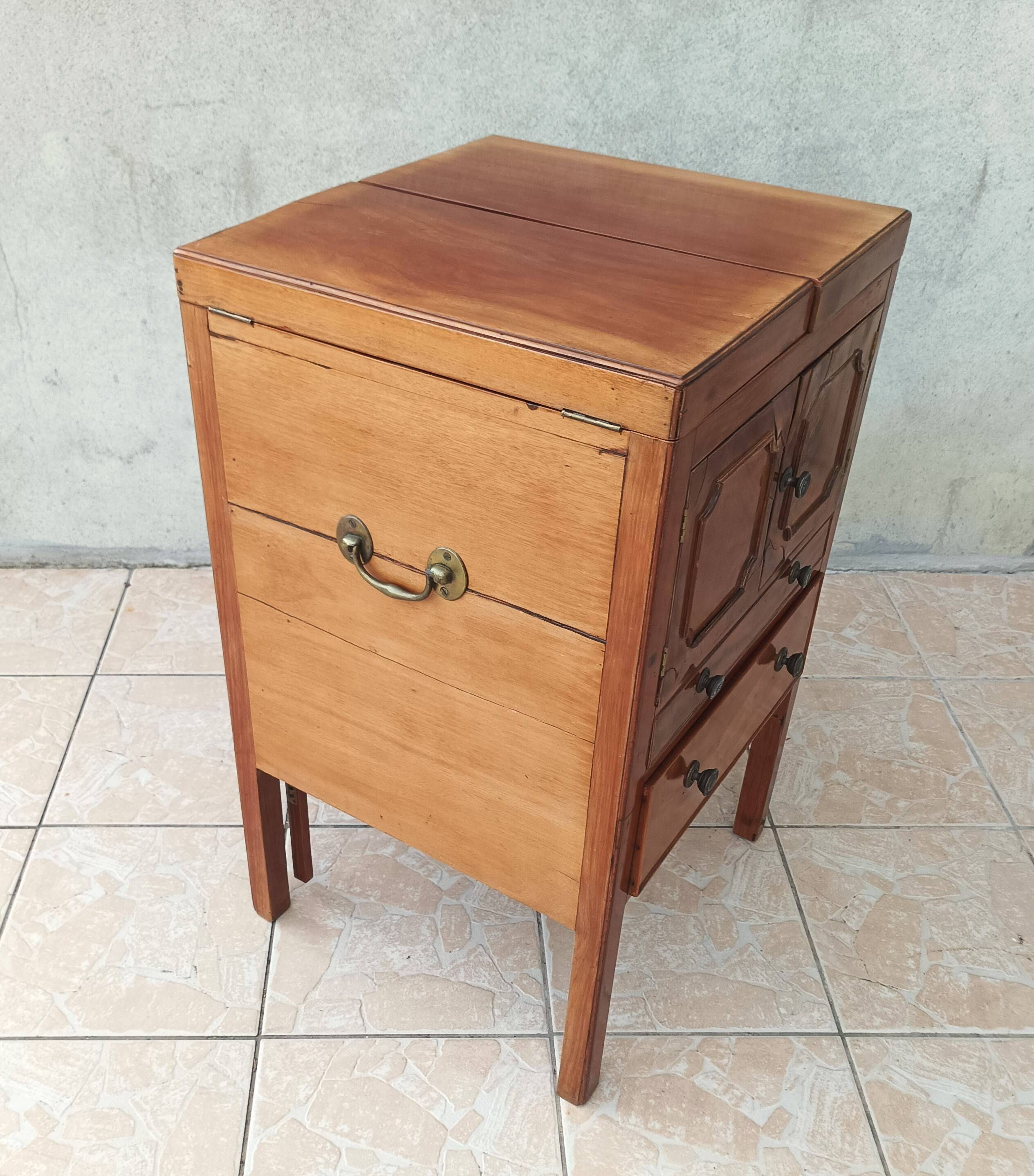 Meuble de barbier ou bar anglais en acajou