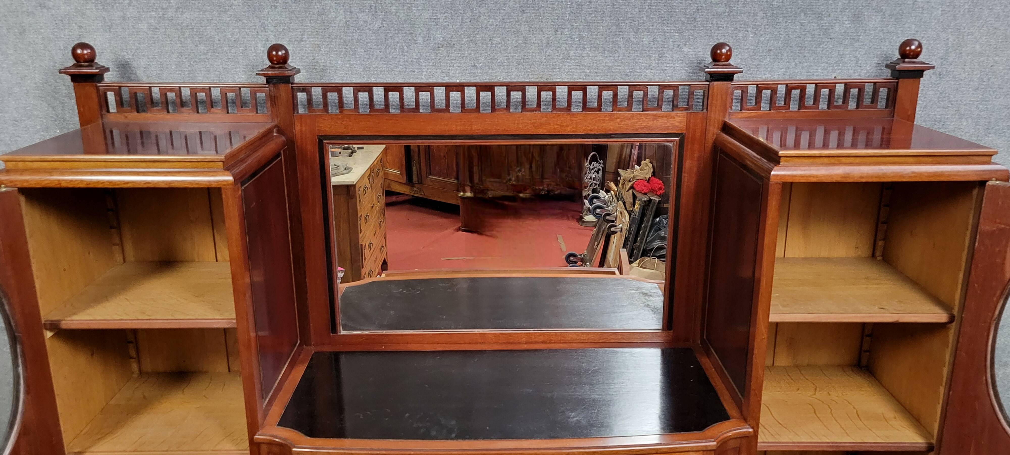 Ecole de Nancy : Grand buffet bibliothèque époque Art Nouveau en acajou