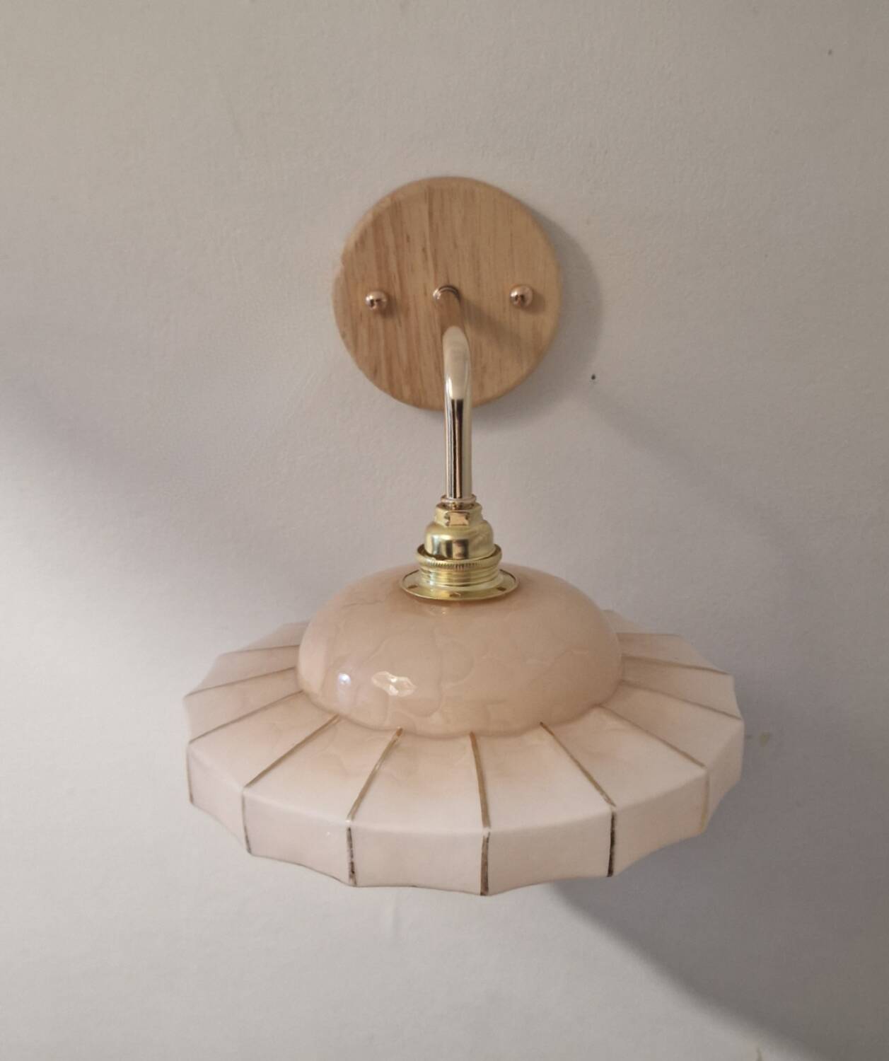 Art Deco wall lamp in marbled pink Clichy glass