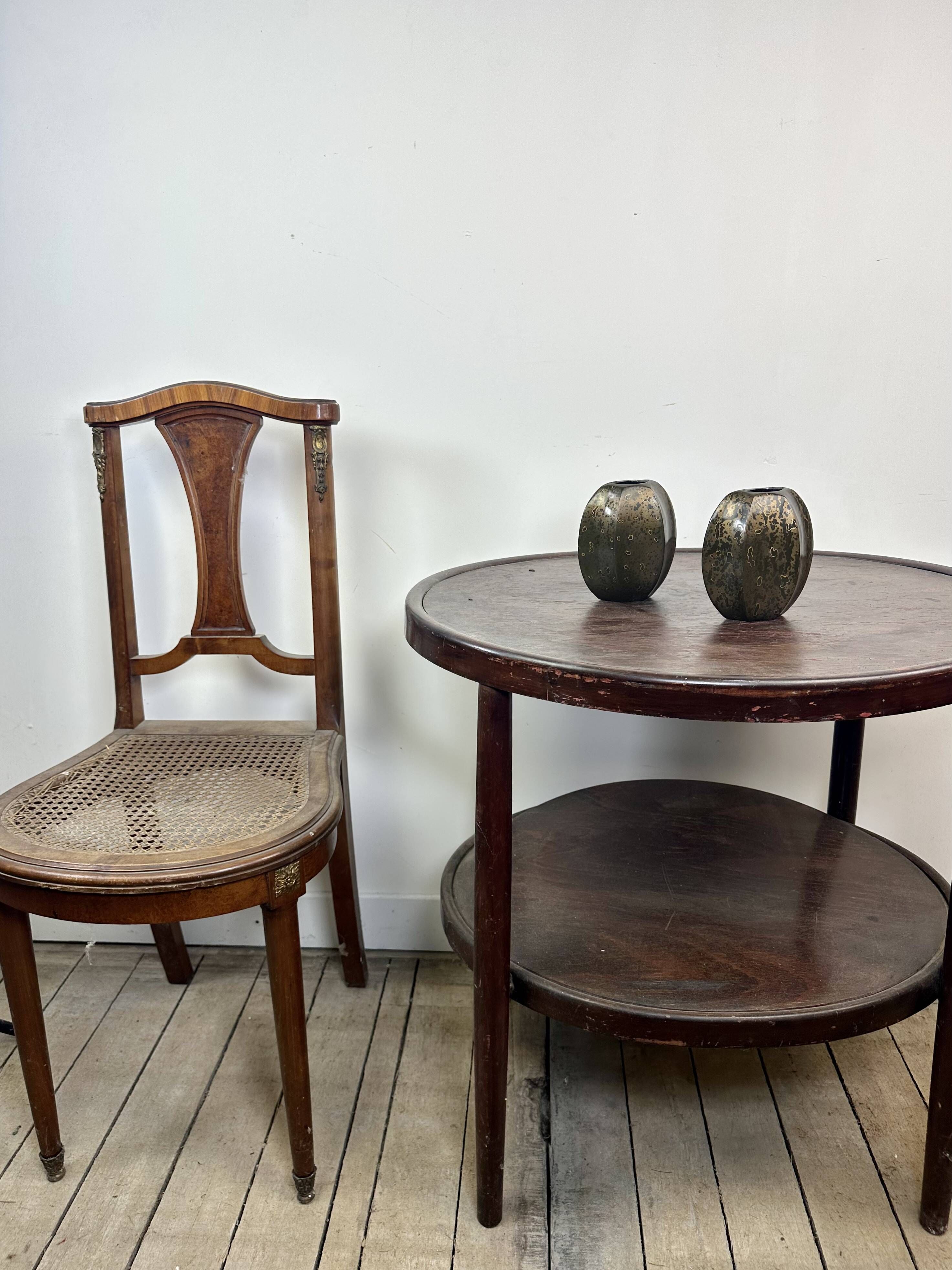 Paire de petits vases méplats époque Art Déco en dinanderie
