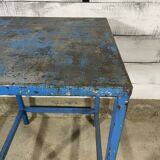 Workshop table eats standing