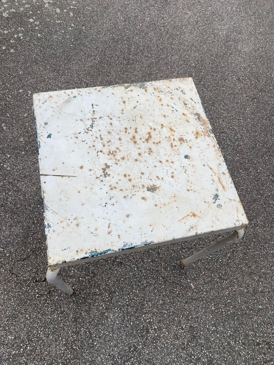 Bistro metal table, blache garden