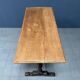 Table de bistrot ancienne française avec plateau en bois d'orme clair