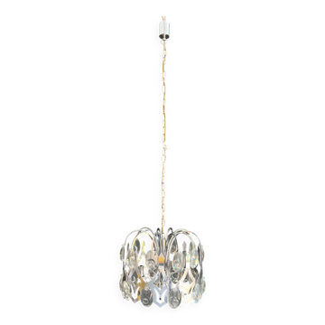 Chandelier design in chrome and crystals by Angelo Gaetano Sciolari. Around 1970.