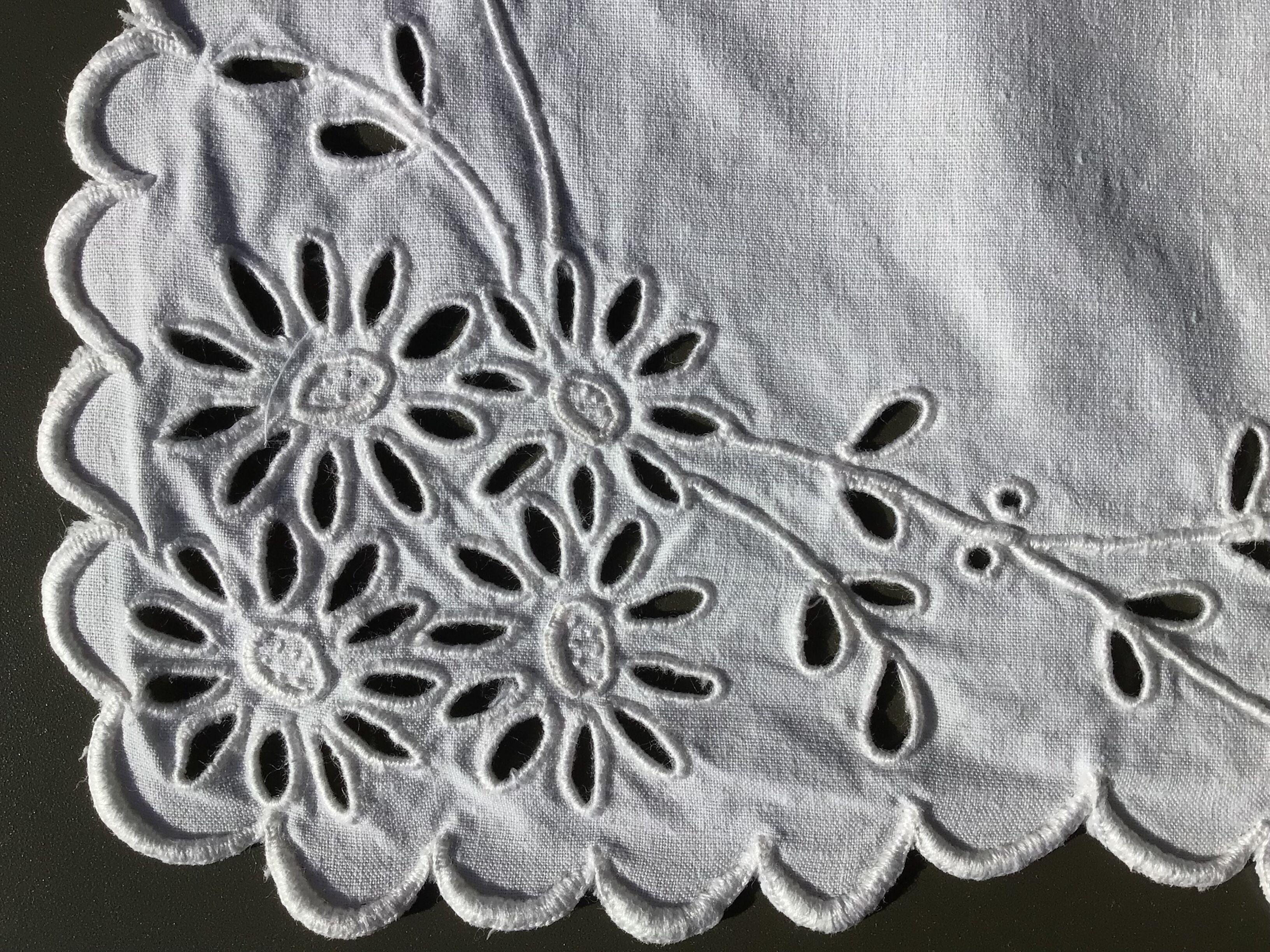 Tablecloth monogram MD square English embroidery