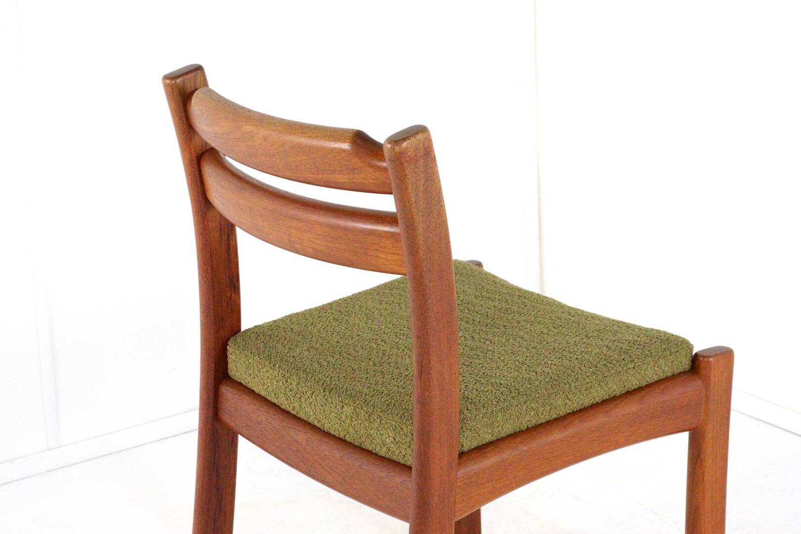 6 chaises dans le goût de Dyrlund 'Sentved'