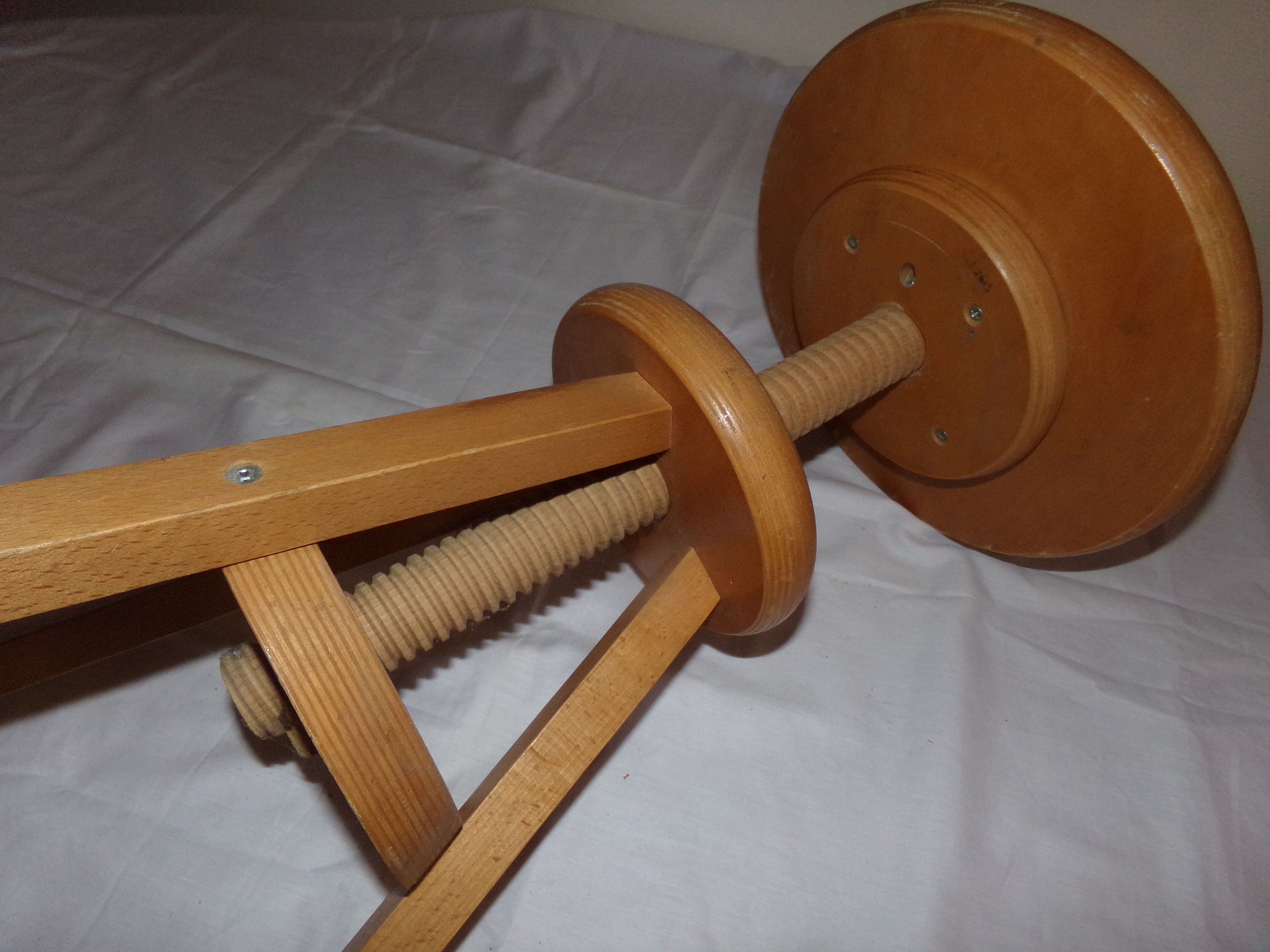 Wooden screw adjustable height stool