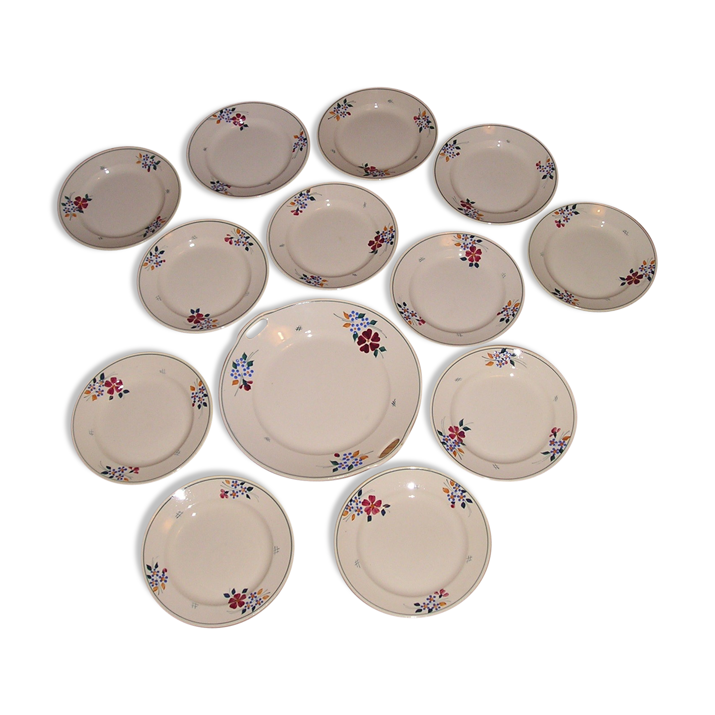 Service of 12 plates and plate with decoration of flowers Amandinoise St Amand